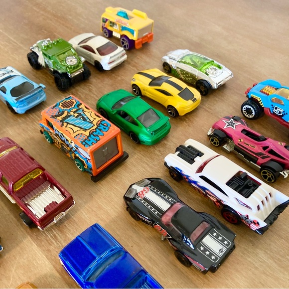 Hot Wheels Die Cast Cars Vehicles Variety Bundle Lot of 24 #1 - Picture 5 of 5
